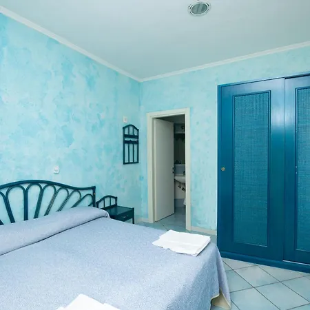 Apartahotel Tina 2*