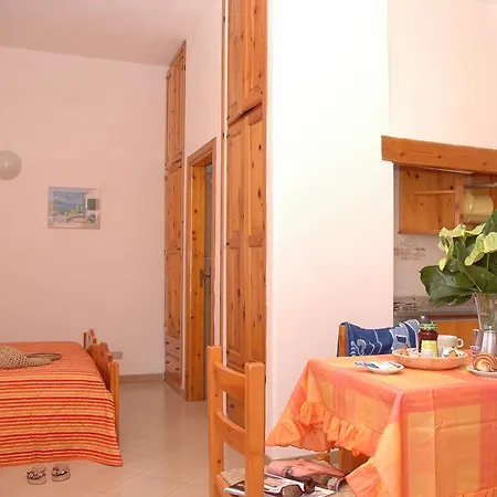 Tina Apartahotel 2*
