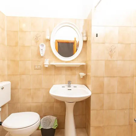Tina Aparthotel
