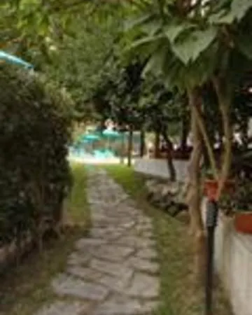 Tina Aparthotel